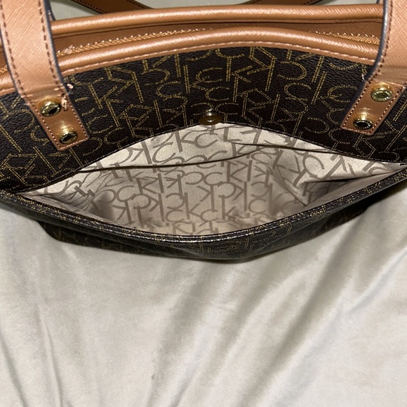 Calvin Klein Signature Tote - Picture 3 of 13